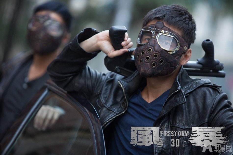 风暴曝剧照 胡军吕良伟悍匪造型显杀气