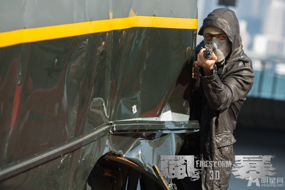 风暴曝剧照 胡军吕良伟悍匪造型显杀气