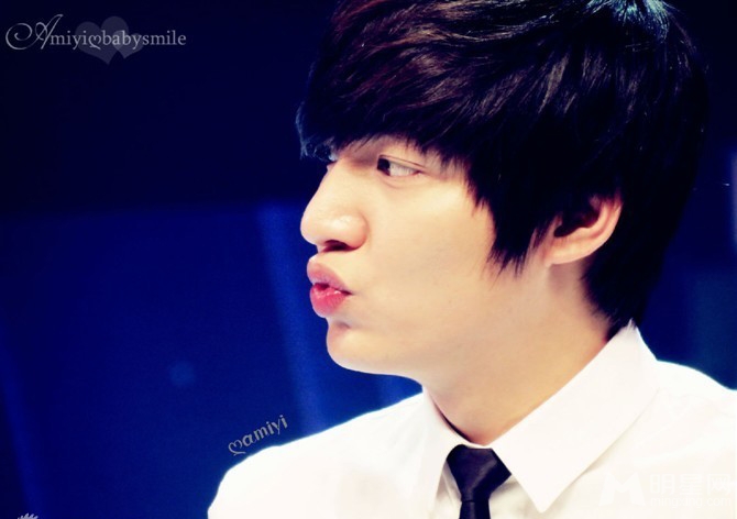 揭秘明星卖萌耍宝嘟嘴吐舌秘籍