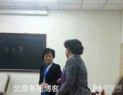 陈道明老婆杜宪近照曝光 中国传媒大学亲切授课