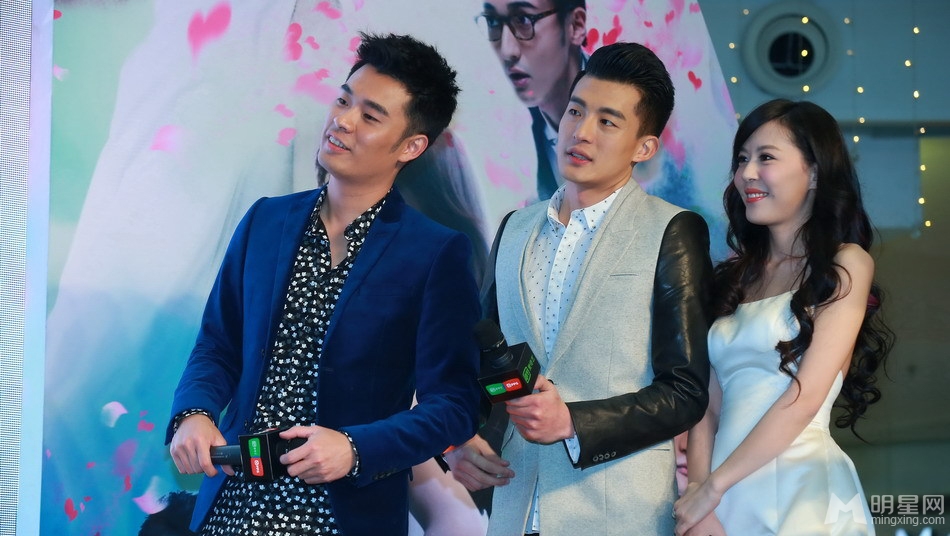 爱情公寓4开播发布会 陈赫孙艺洲暧昧耳语