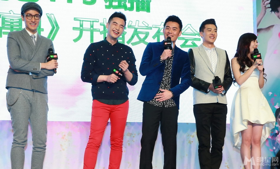 爱情公寓4开播发布会 陈赫孙艺洲暧昧耳语
