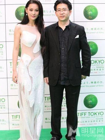 图揭女星红毯走光爆乳的香艳瞬间