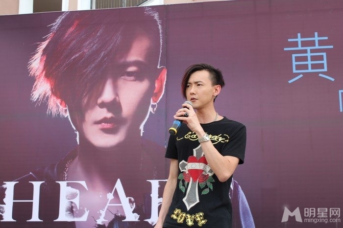 黄义达带病举行新专辑Heart Disk签唱会