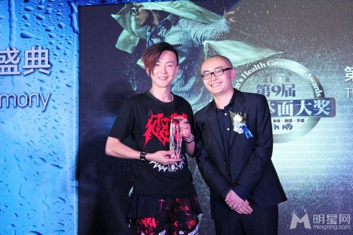 黄义达现身嘉人时装盛典