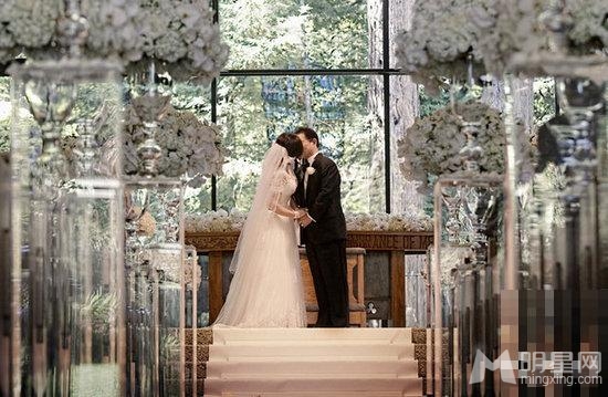 佟丽娅杨幂范玮琪郭晶晶 盘点明星婚礼之吻