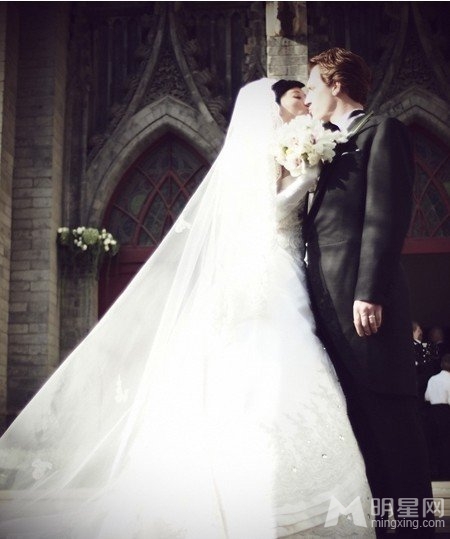 佟丽娅杨幂范玮琪郭晶晶 盘点明星婚礼之吻