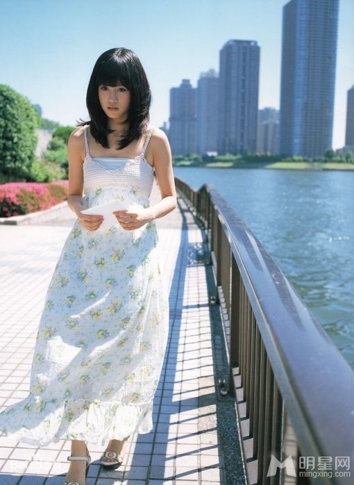 渡边麻友漂亮生活照