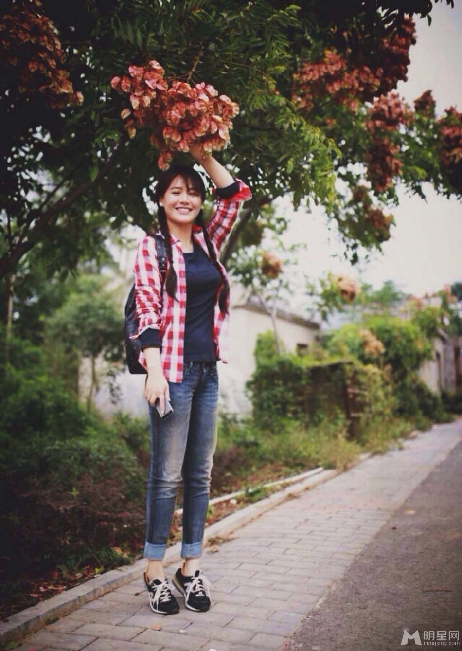 蒋雯丽外甥女马思纯微博晒清纯甜美私房照