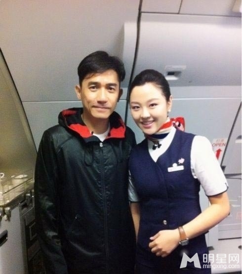 空姐与明星合影大集锦 明星素颜被抓拍