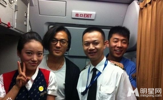 空姐与明星合影大集锦 明星素颜被抓拍