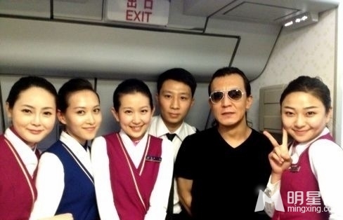 空姐与明星合影大集锦 明星素颜被抓拍