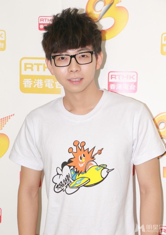 胡夏郑欣宜JW出席太阳计划活动