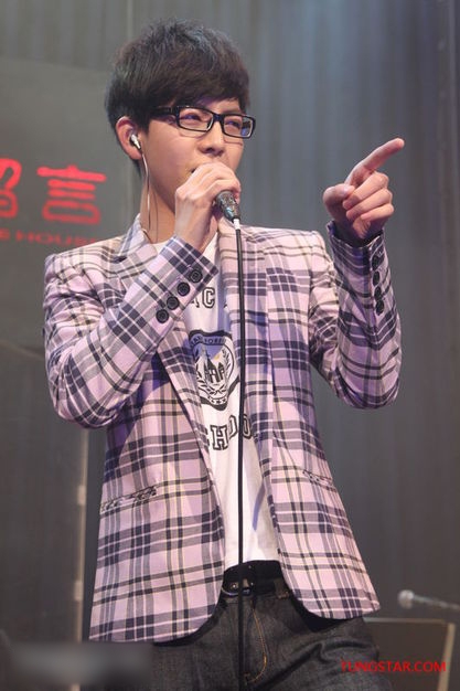 胡夏台北首开个人演唱会获群星助阵