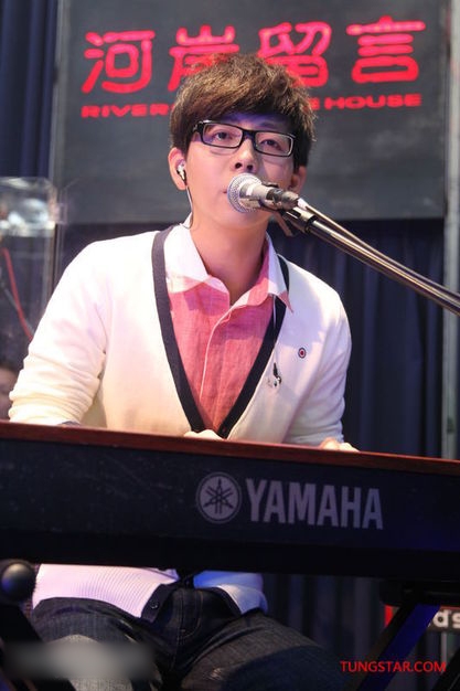 胡夏台北首开个人演唱会获群星助阵