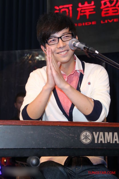 胡夏台北首开个人演唱会获群星助阵