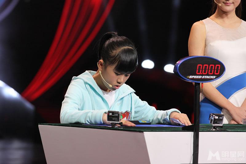 佟大为助阵最强大脑 自称涨知识