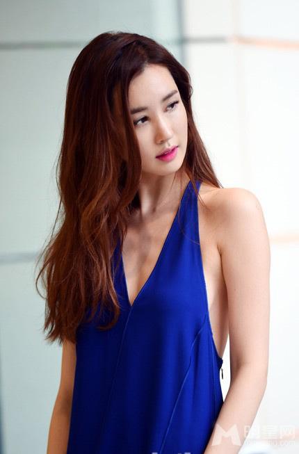 韩国美女李多海出席活动粉丝认不出 整容过度大变脸