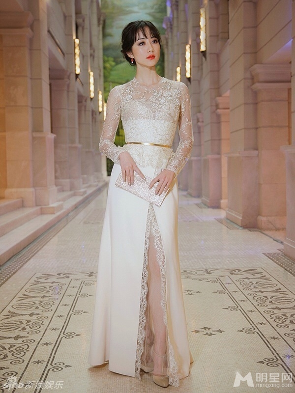 韩雪气质写真 薄纱透视裙秀身材曲线