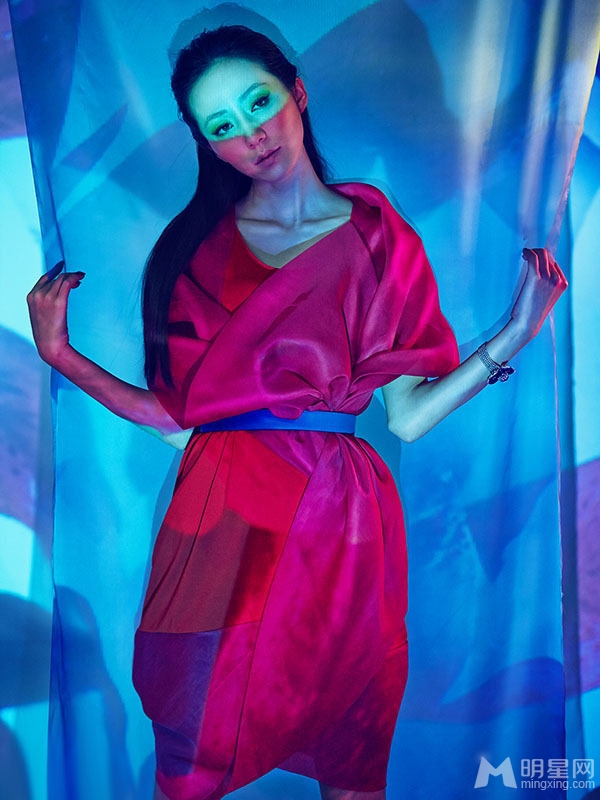 韩雪奇幻色彩写真大片 优雅时尚尽显个人魅力