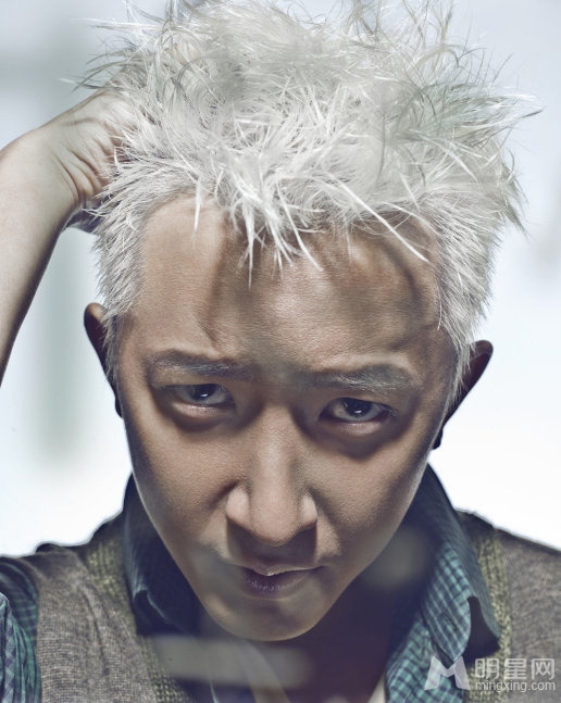 韩庚白色头发拍摄写真 浓郁的型男气息