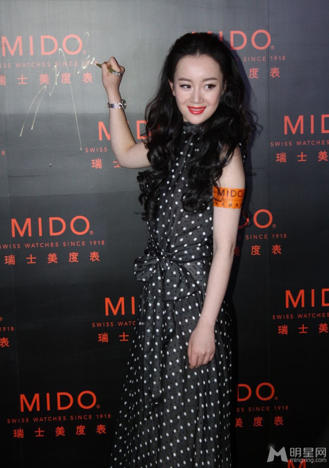 吴尊自曝愿参加亲子节目 张檬红唇显妩媚