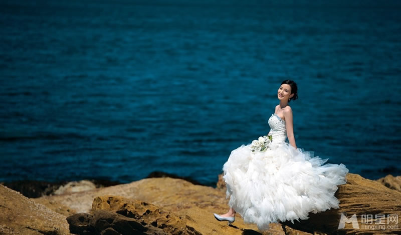 张萌悉尼唯美婚纱写真 高贵优雅女人味