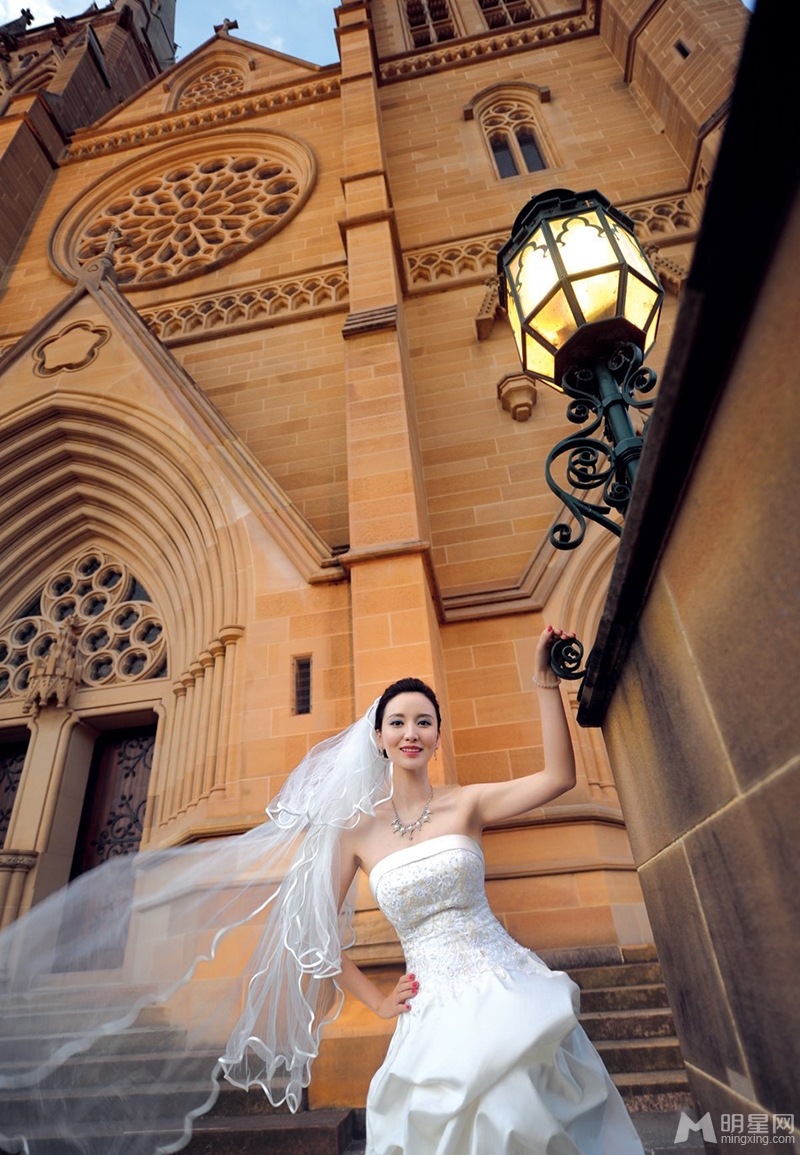 张萌悉尼唯美婚纱写真 高贵优雅女人味