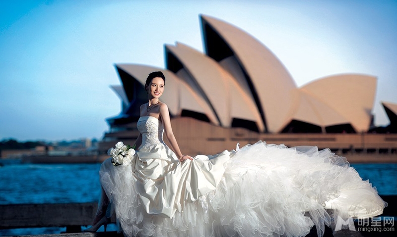 张萌悉尼唯美婚纱写真 高贵优雅女人味