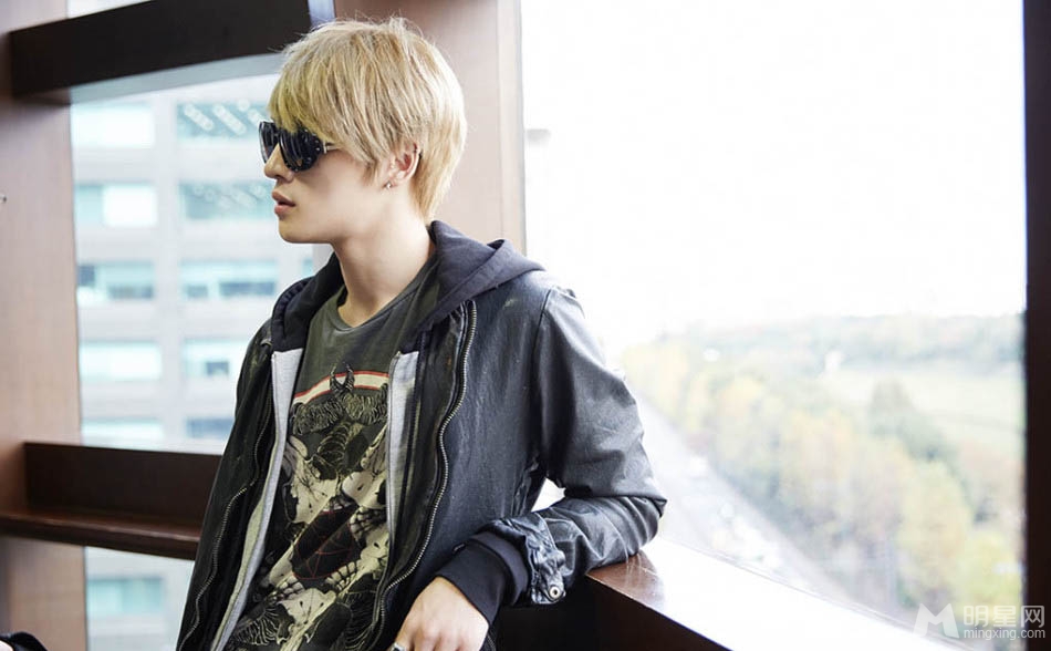 韩团JYJ金在中晒近照 为演唱会忙碌准备