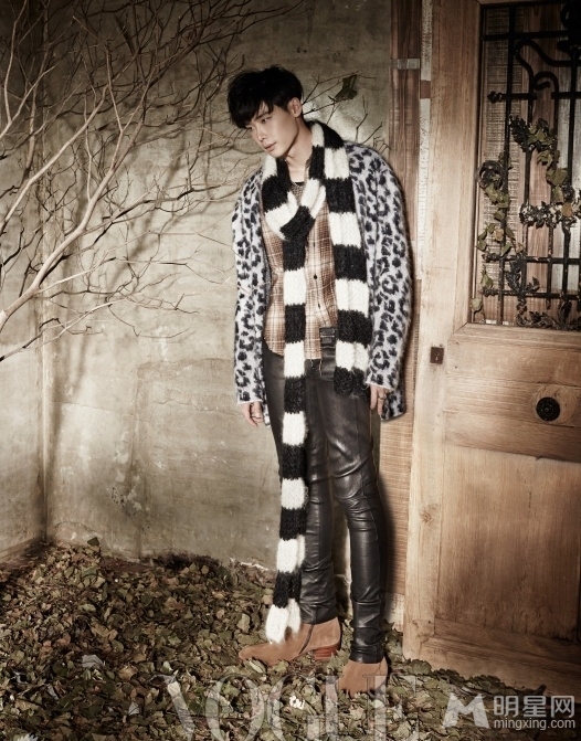 李钟硕时尚杂志写真 身着皮夹克变身秋季型男