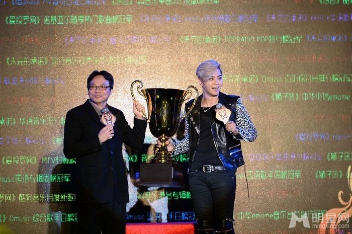 罗志祥举办亚洲记者会 获赠超级奖杯加冕狮王