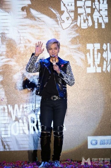 罗志祥举办亚洲记者会 获赠超级奖杯加冕狮王