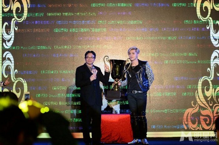 罗志祥举办亚洲记者会 获赠超级奖杯加冕狮王