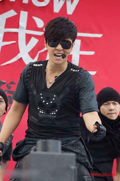 罗志祥带伤首跳“末日战士舞”