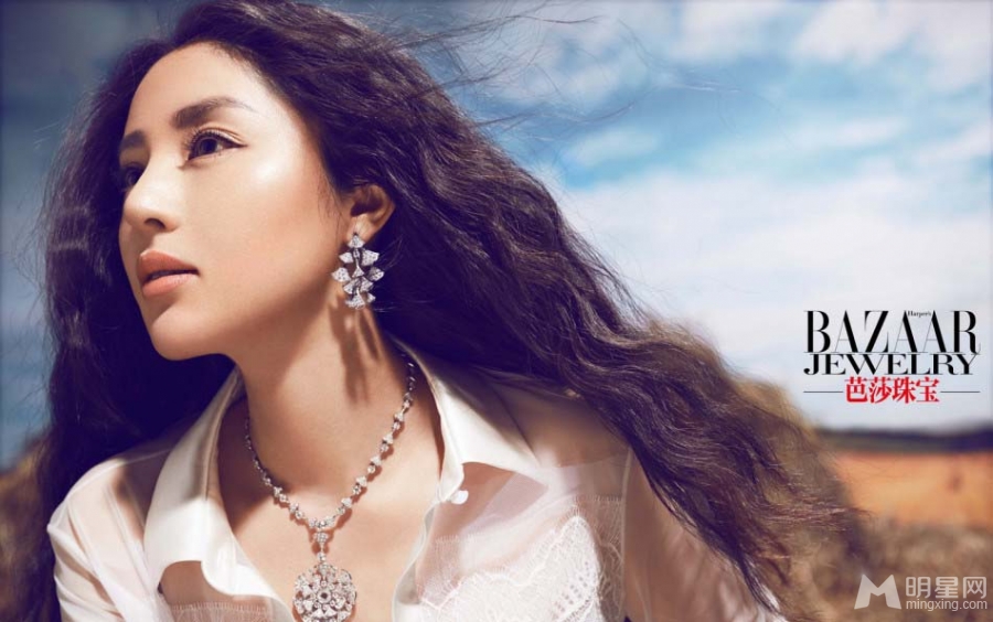 董璇杂志大片曝光 唯美浪漫梦幻动人