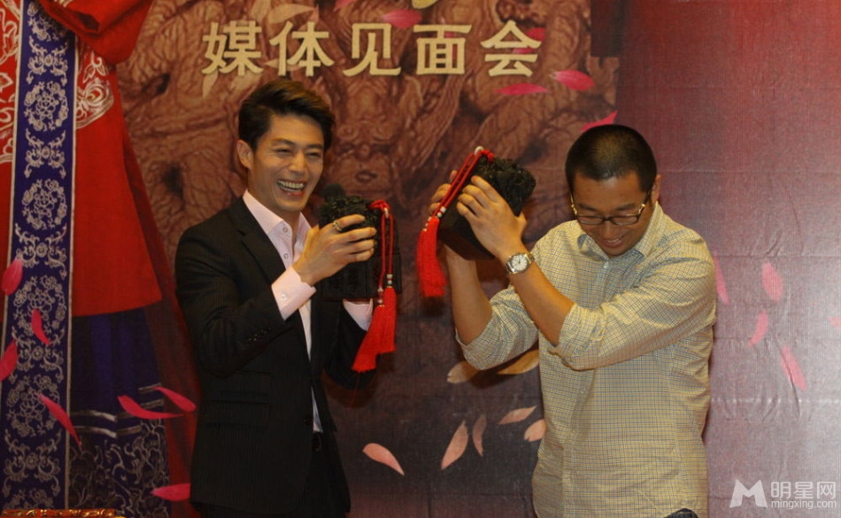 唐嫣霍建华出席活动被撮合 并不否认有发展可能