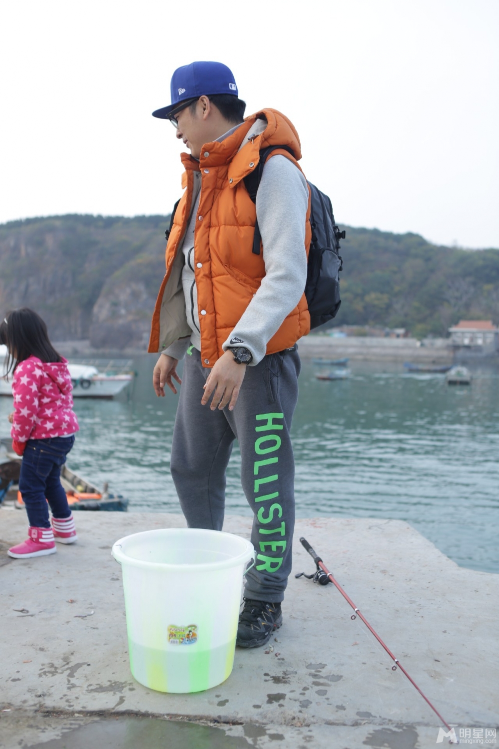 爸爸去哪儿海岛站全新现场照 王岳伦钓鱼大逆袭