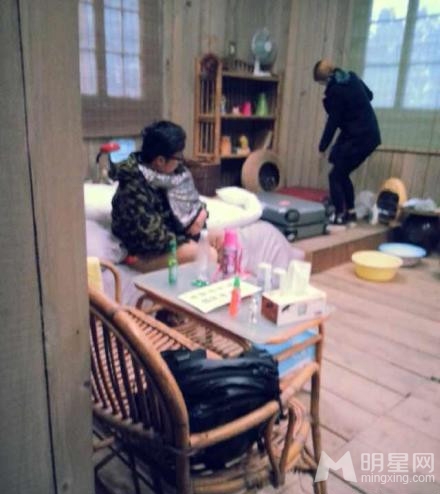爸爸去哪儿电影版花絮 Angela与Kimi萌态十足