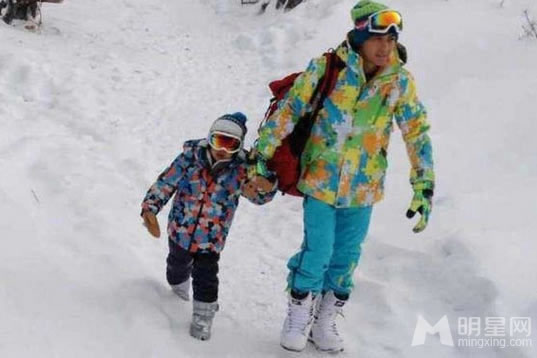 爸爸去哪儿东北站剧照曝光 潮爸萌娃雪中欢乐