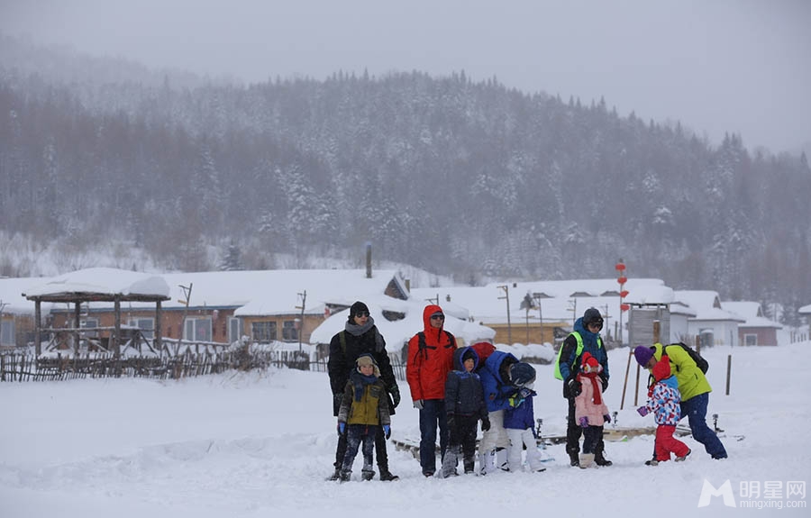 爸爸去哪儿东北站剧照 萌娃的白雪童话世界