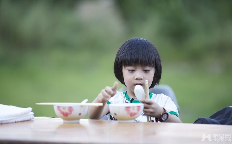 爸爸去哪儿林志颖儿子小kimi可爱十足萌化网友