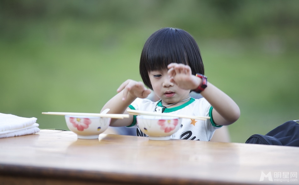 爸爸去哪儿林志颖儿子小kimi可爱十足萌化网友