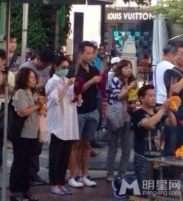 大S晒大肚照宣布怀孕 清纯素颜孕味十足