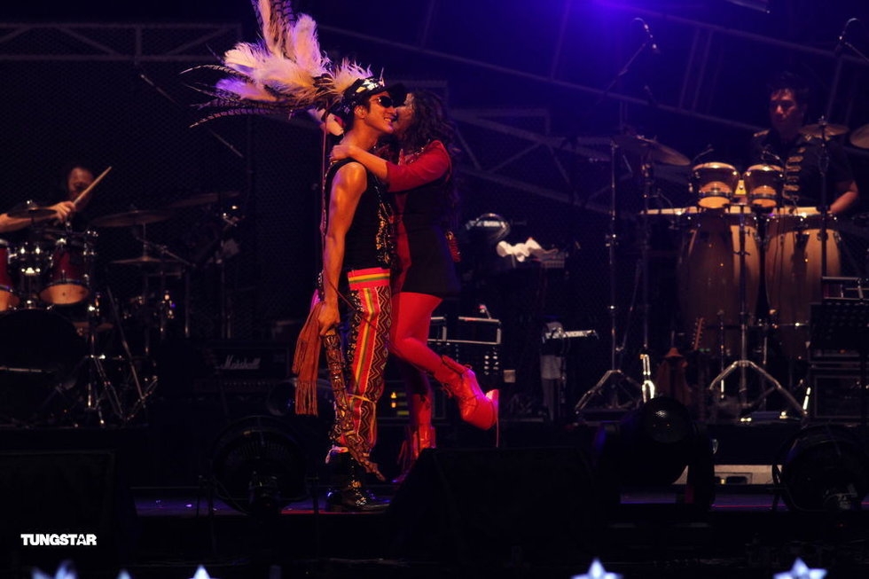 张惠妹演唱会 王力宏变身原住民助阵