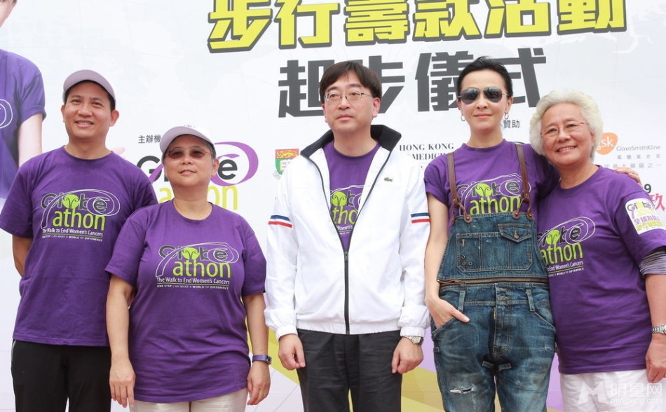 刘嘉玲休闲t恤出席抗癌筹款活动