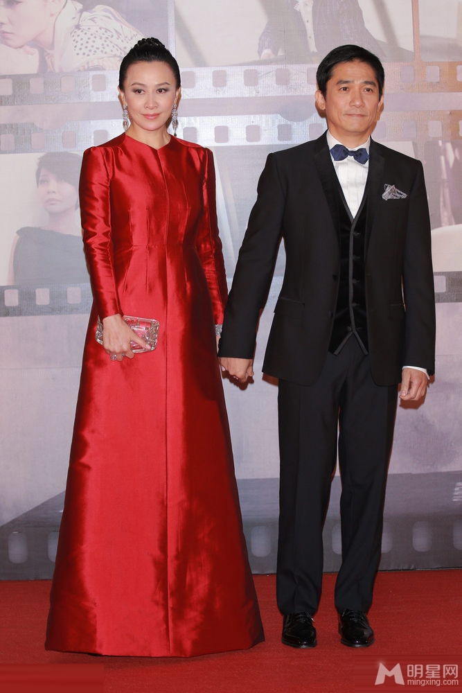 第32届香港电影金像奖 梁朝伟刘嘉玲牵手亮相红毯