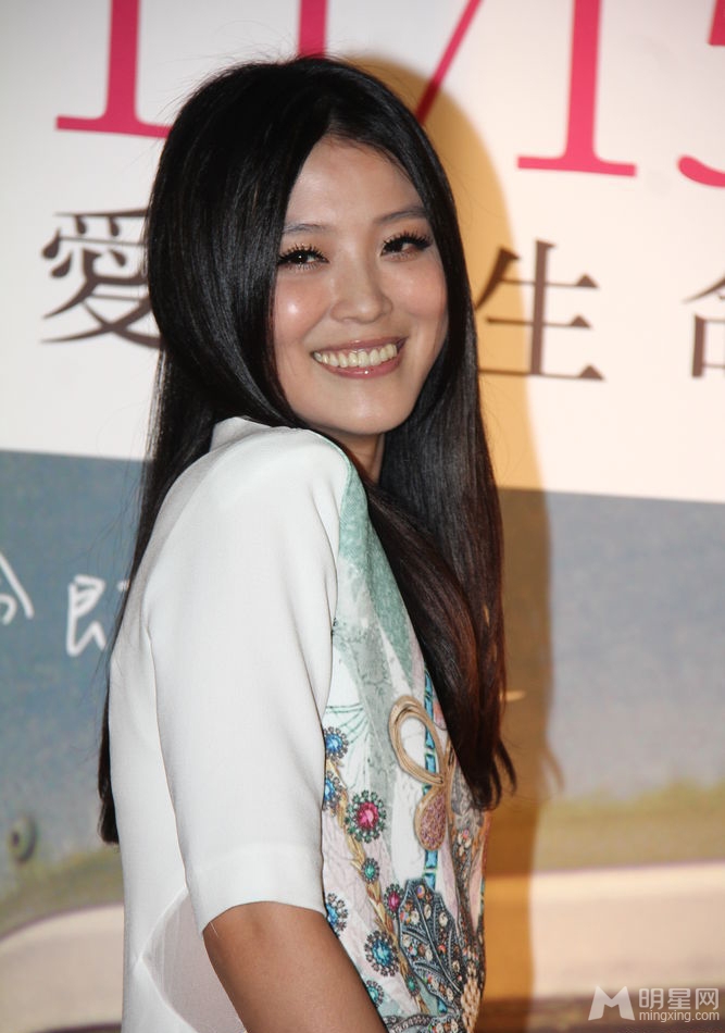 卓文萱张雁名助阵幸福快递首映礼 被曝假戏真做