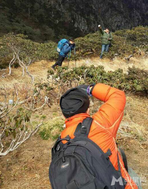 汪峰登山照曝光 网友调侃白爬了又没上头条