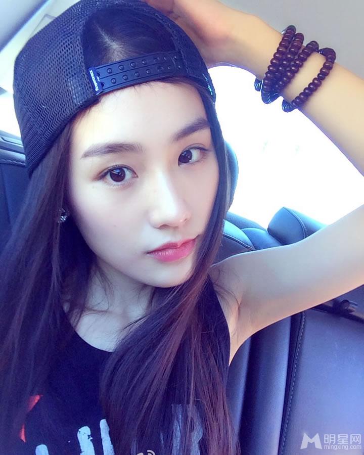 杨子新欢王婉中美艳生活照 黄圣依翻版成热议